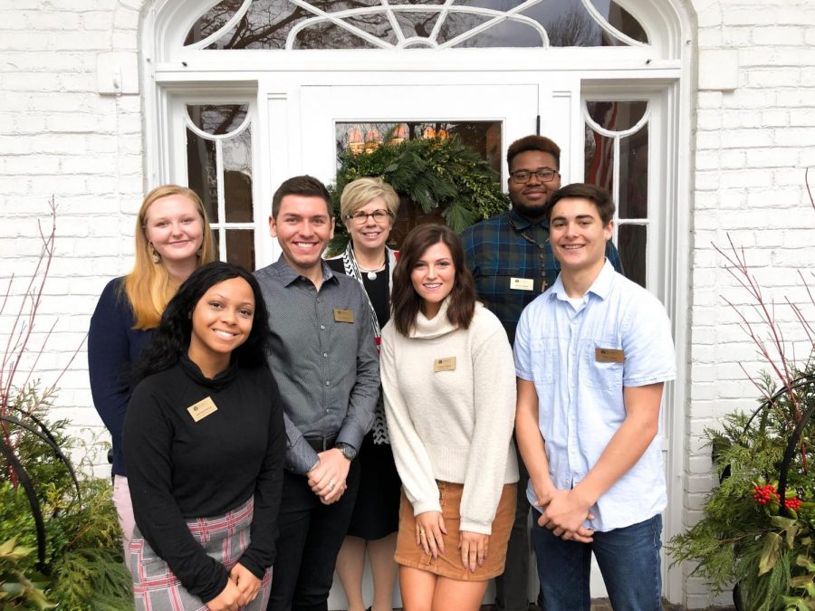 The newly appointed Presidential Ambassadors pose with Averett President Dr. Tiffany Franks in front of the President's house. L to R: Allison Haran, Aariyana Britton, Grayson Eaton, Delaney Sullivan, Maleek Pulliam, and William Caviness. (Owen Story is not pictured) 