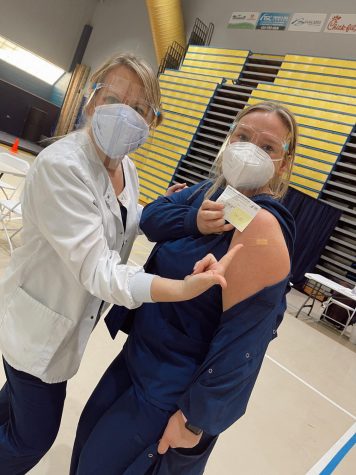 Junior nursing student Alyssa McNeil receiving her COVID-19 vaccination